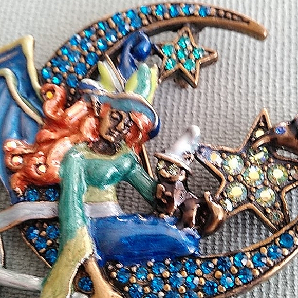 KIRKS FOLLY MOON DIVA PIN/PENDENT - Picture 2 of 10